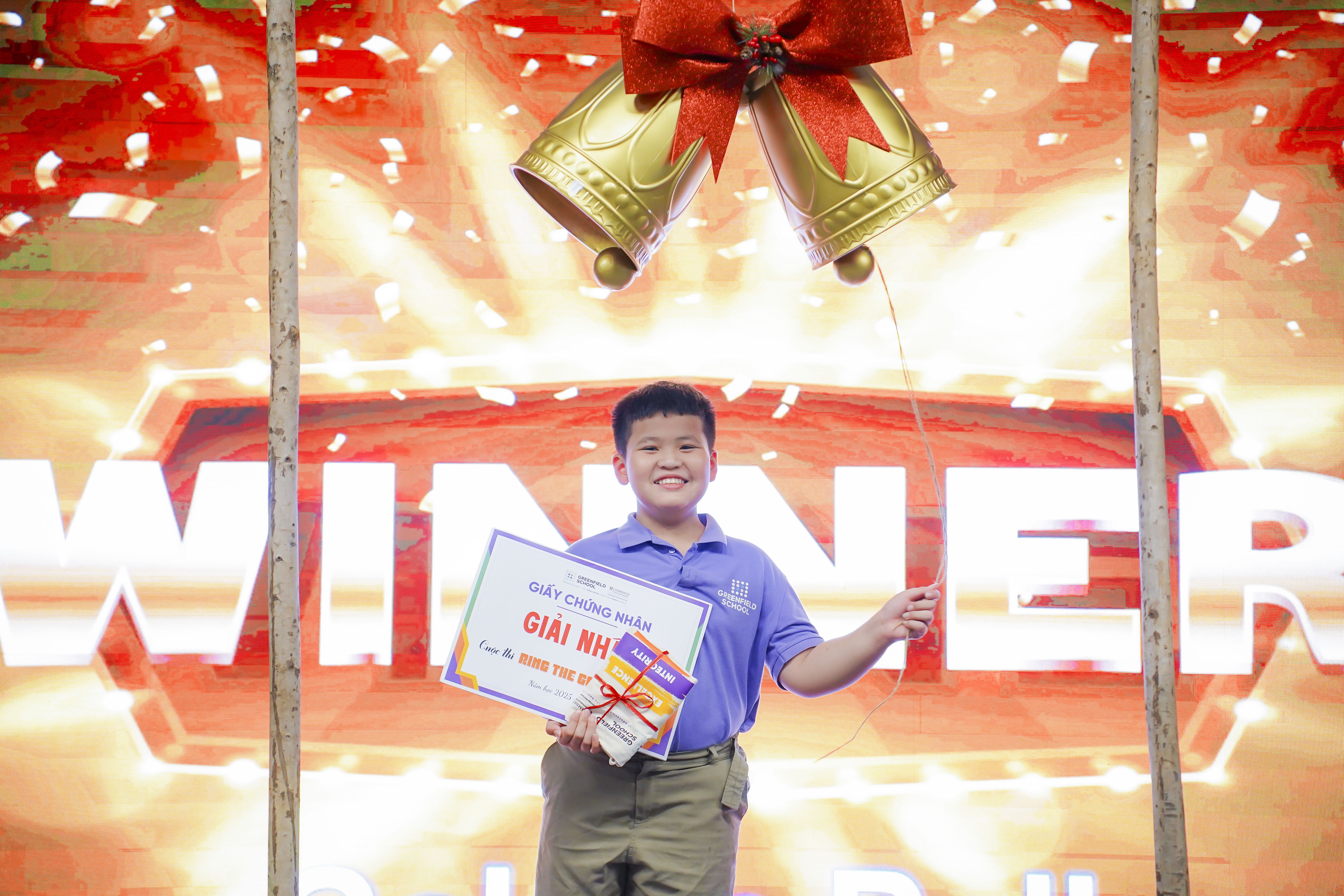 quan-quan-ring-the-golden-bell